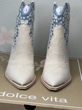 Dolce Vita Blue Floral Western Cowboy Boots NWT Size 7.5